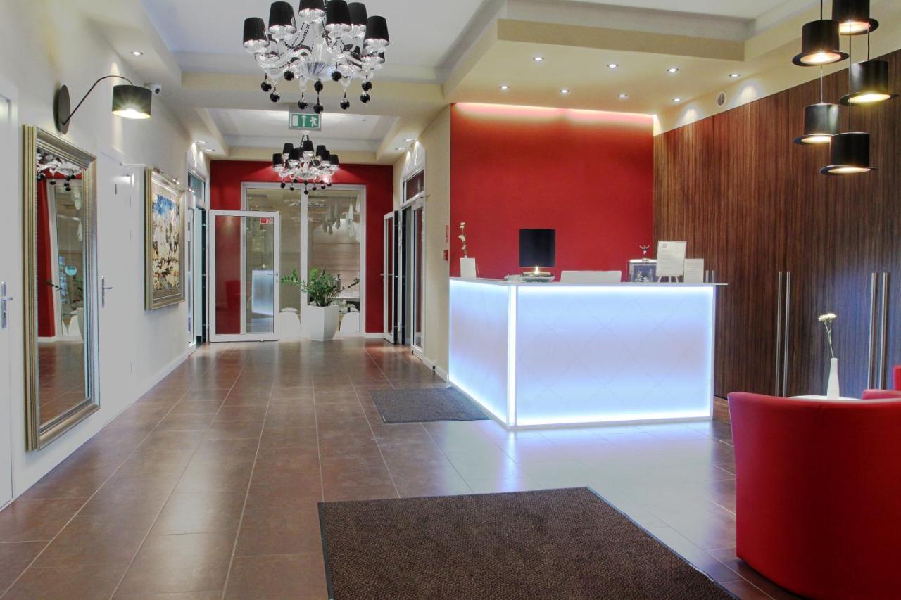 Hotel Ajax Janki Εξωτερικό φωτογραφία